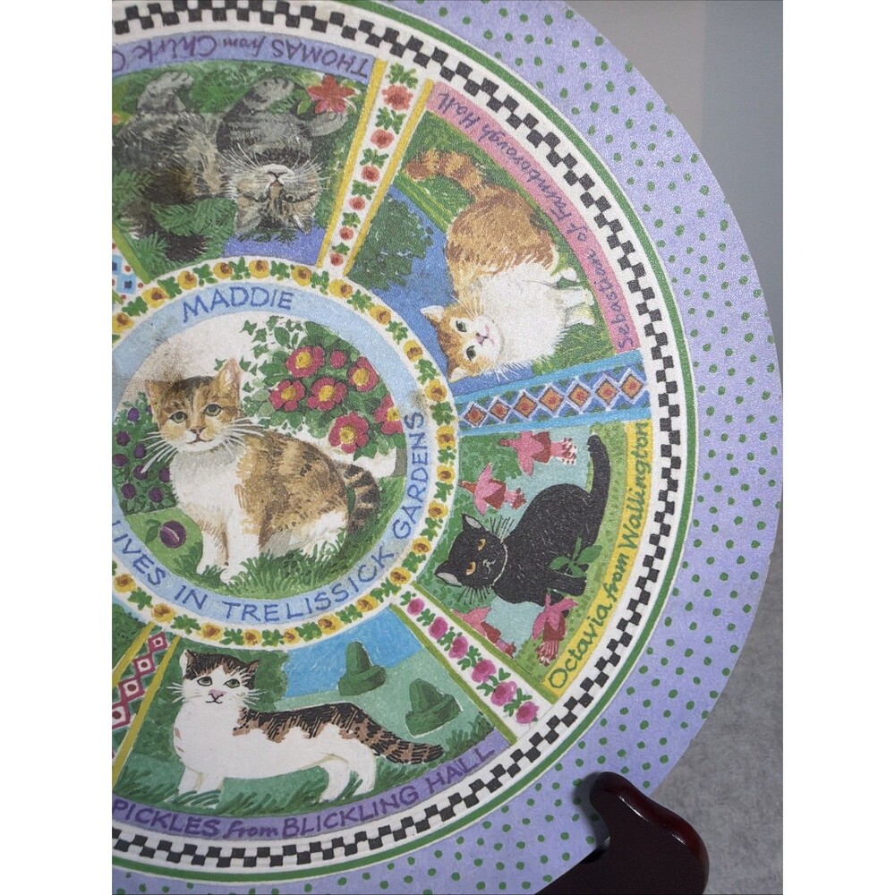Pat Albeck National Trust "Cats in Trust" Chopping Board - Picture 3 of 6